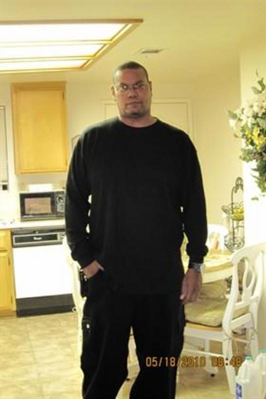 Date this attractive United States man Robert from Victorville US15588
