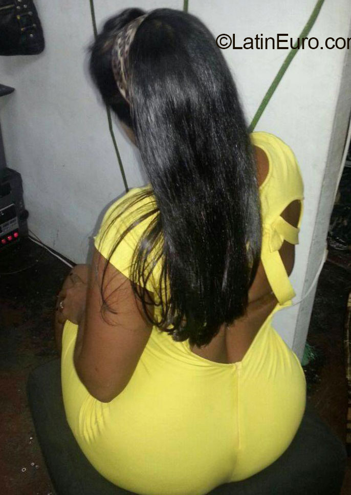 Date this passionate Dominican Republic girl Saura from Santo Domingo DO20372