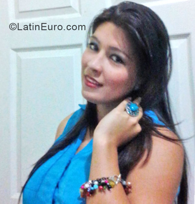Date this attractive Honduras girl Silvia Fuentes from Tegucigalpa HN1302
