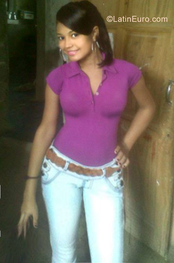Date this young Dominican Republic girl Maris Cristina from Santo Domingo DO20652