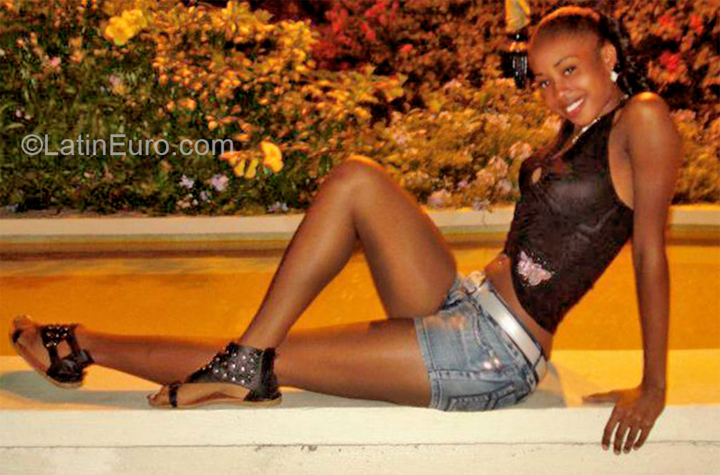 Date this attractive Jamaica girl Simeikia from Kingston JM1904