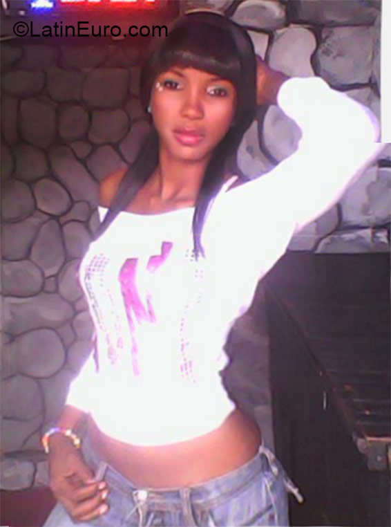 Date this athletic Colombia girl Vickie from Cali CO16687