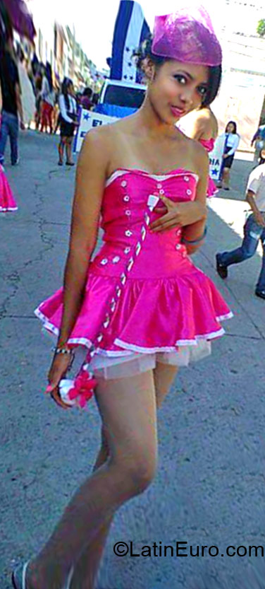 Date this pretty Honduras girl Heydie from Lapaz HN1408