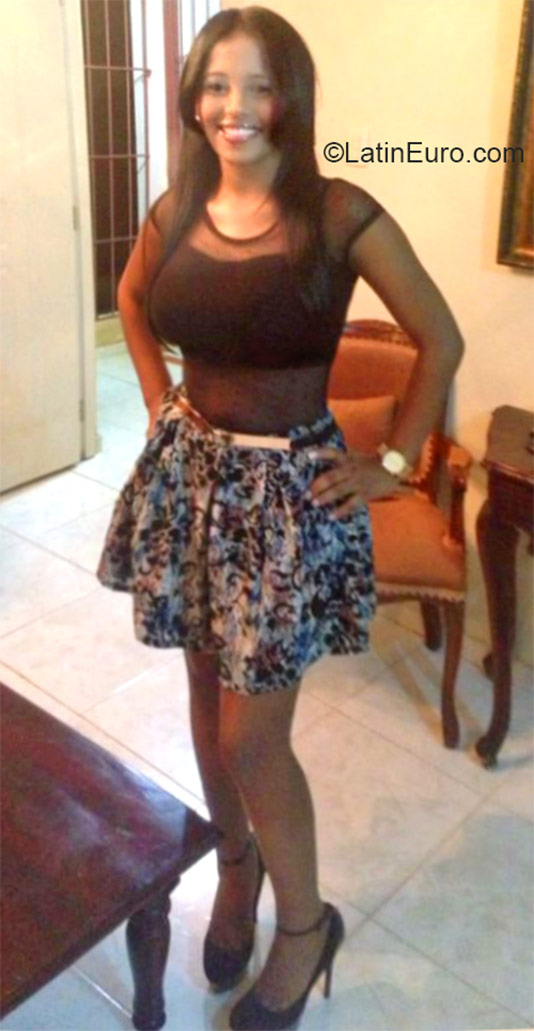 Date this nice looking Dominican Republic girl Nulkil from Santiago DO21089