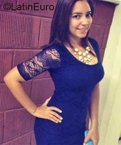 Date this stunning Dominican Republic girl Raelina from Santiago DO21098