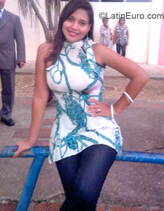 Date this stunning Venezuela girl Isa from Barinas VE388