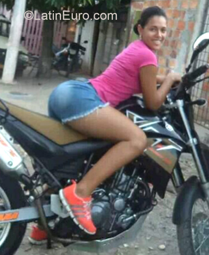 Date this cute Colombia girl Paola from Barrancabermeja CO16870