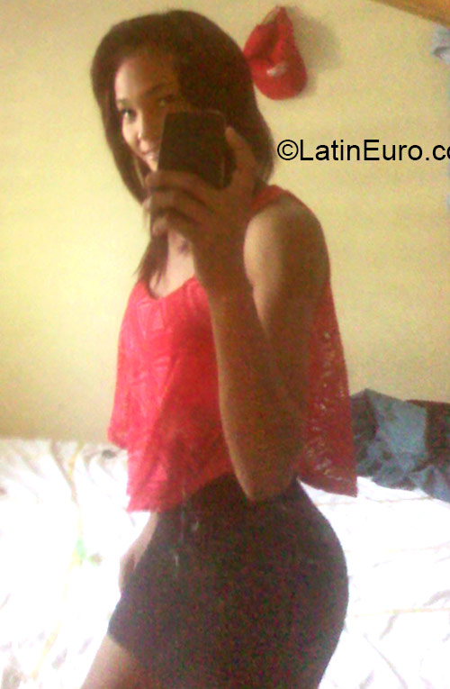 Date this tall Dominican Republic girl Dayana from Santo Domingo DO21301