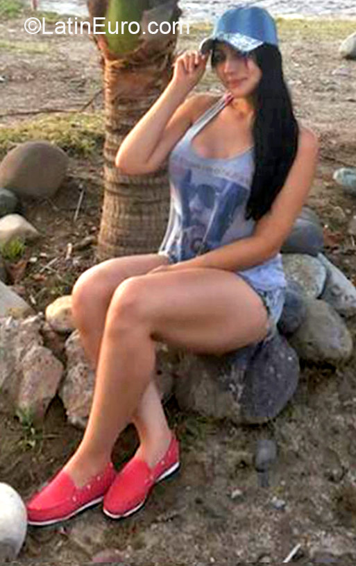 Date this athletic Honduras girl Kary from San Pedro Sula HN1463