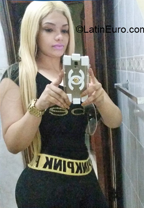 Date this beautiful Dominican Republic girl Nathaly from Santo Domingo DO21550