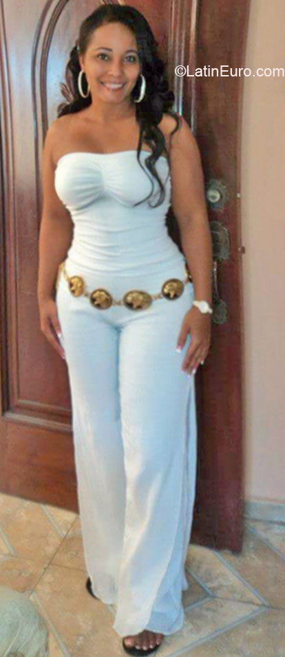 Date this happy Dominican Republic girl Carolina from San Cristobal DO21661