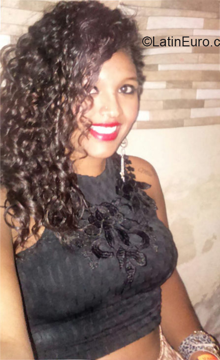 Date this stunning Brazil girl Quesa from Brasilia BR9279