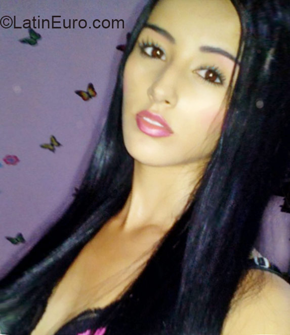 Date this athletic Colombia girl Nathaly from Medellin CO17230