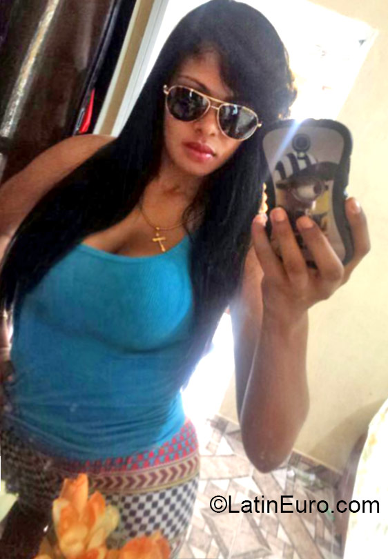 Date this young Dominican Republic girl Dahiany from Santo Domingo DO21907