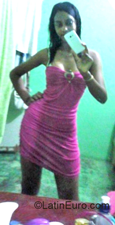 Date this happy Dominican Republic girl Cinthia from Santo Domingo DO21985