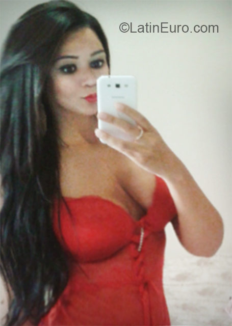Date this nice looking Brazil girl Vanessa from Brasilia BR9320