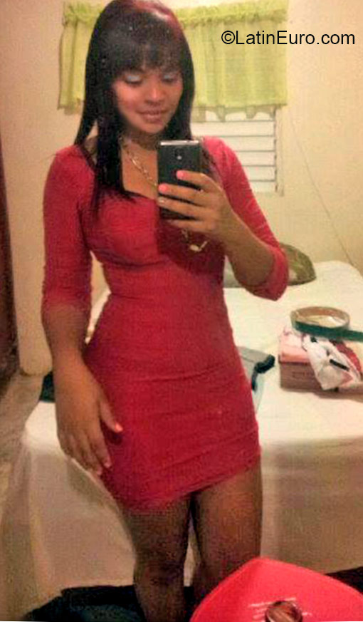 Date this young Dominican Republic girl Leydi from Moca DO22078