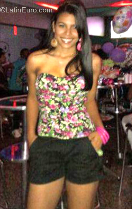 Date this pretty Dominican Republic girl Maris from La Romana DO22198