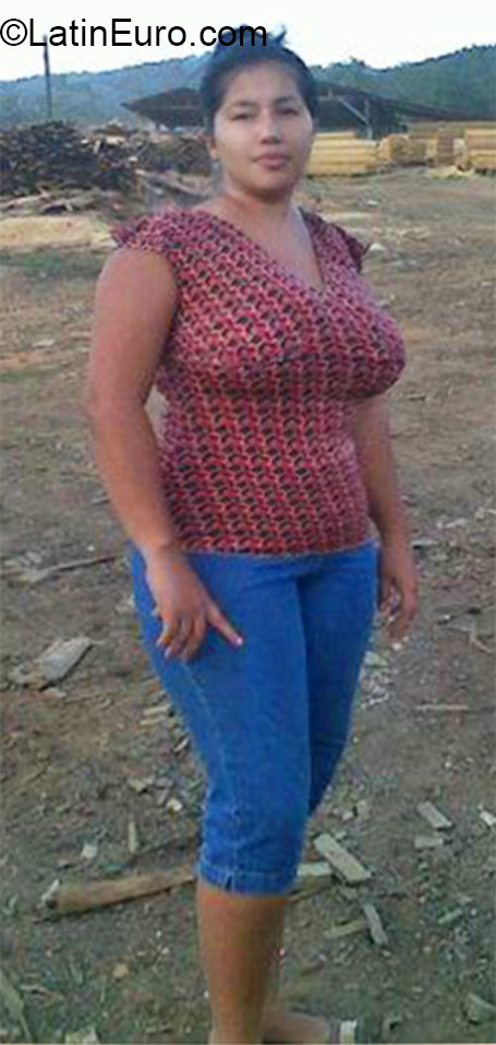 Date this pretty Honduras girl Evelin from Roatan HN1532