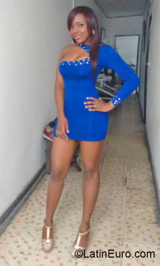 Date this voluptuous Colombia girl Jhoanita from Cali CO17509