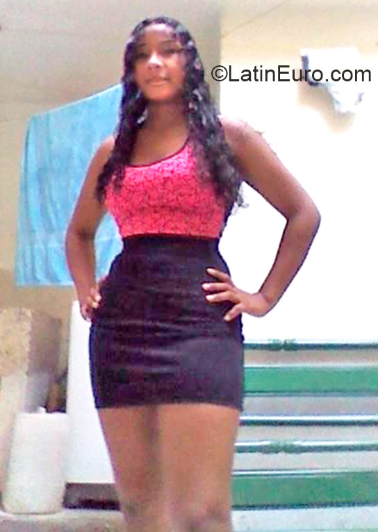 Date this voluptuous Colombia girl Yurani from Cali CO17524