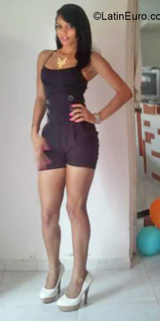 Date this good-looking Dominican Republic girl Samsher from Santo Domingo DO22422