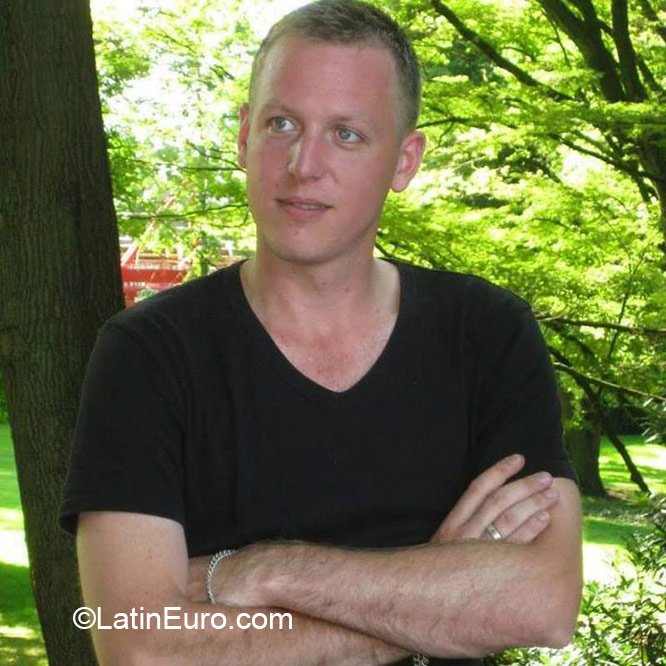 Date this charming Netherlands man Roel from Utrecht NL266