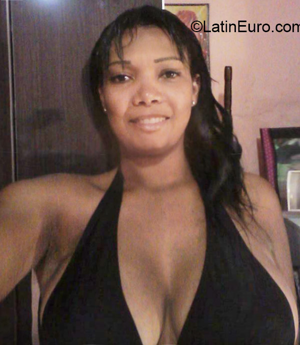 Date this pretty Brazil girl Flavia from Rio De Janeiro BR9403