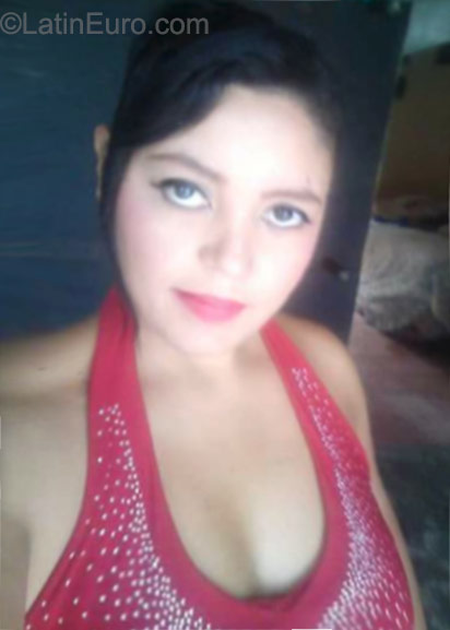 Date this foxy Honduras girl Vicky from Tegucigalpa HN1609