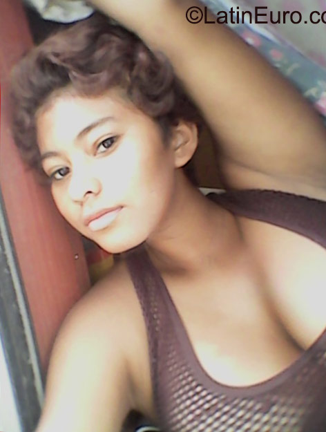 Date this nice looking Honduras girl Gruesh from Tegucigalpa HN1622