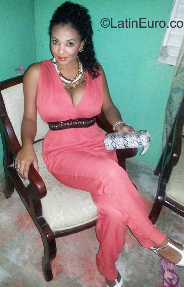 Date this sensual Dominican Republic girl Yasmairi from Santiago DO22918
