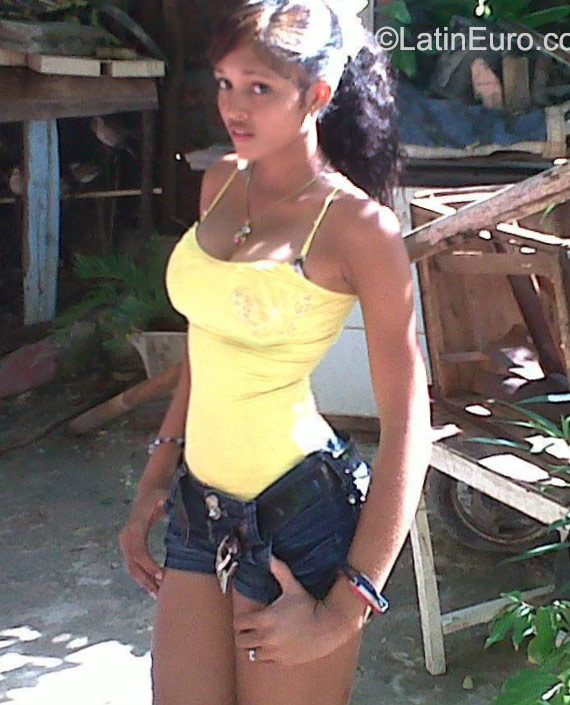 Date this lovely Dominican Republic girl Alexia from Santo Domingo DO22955