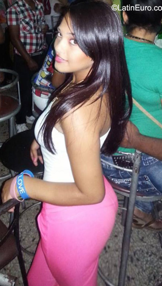 Date this nice looking Dominican Republic girl Yani from San Francisco De Macoris DO23010