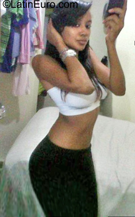 Date this hot Dominican Republic girl Ana from Santo Domingo DO23013