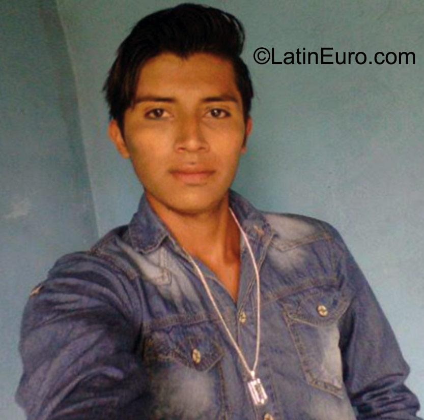 Date this foxy Colombia man Kelwen from Bogota CO17918
