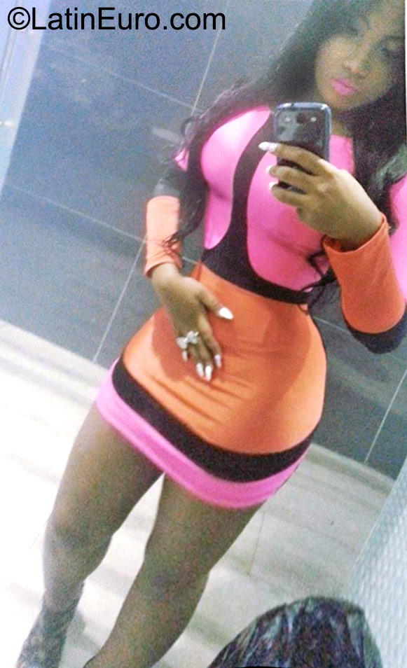 Date this sultry Dominican Republic girl Vicky from Santo Domingo DO23068