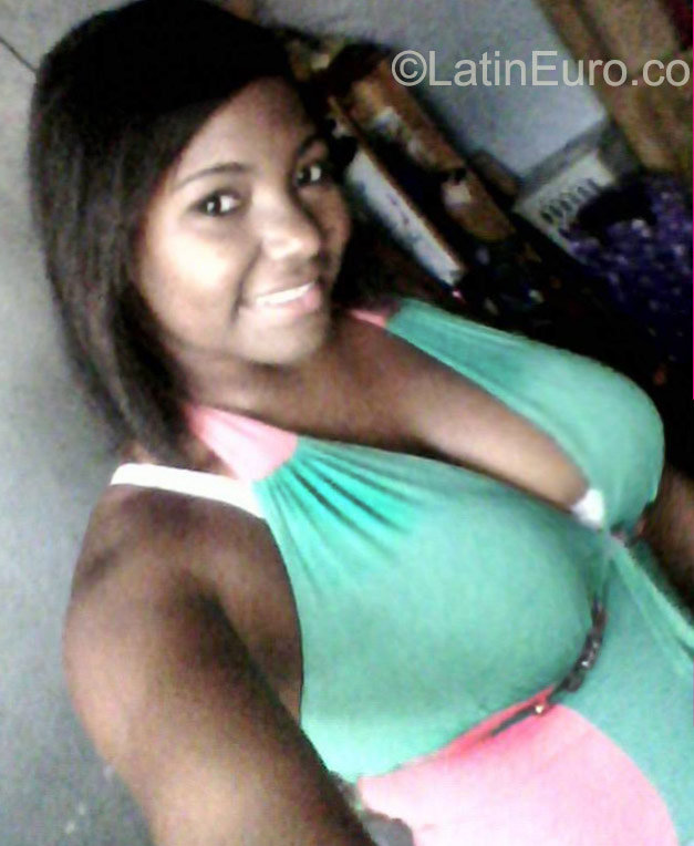 Date this gorgeous Colombia girl Sofia from Bogota CO17924