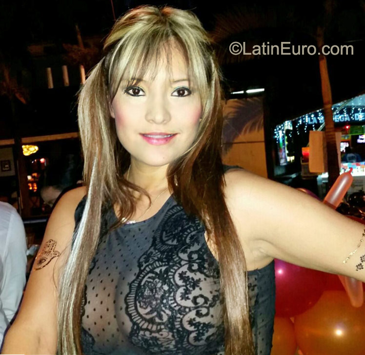 Date this charming Colombia girl Andrea from Medellin CO17930