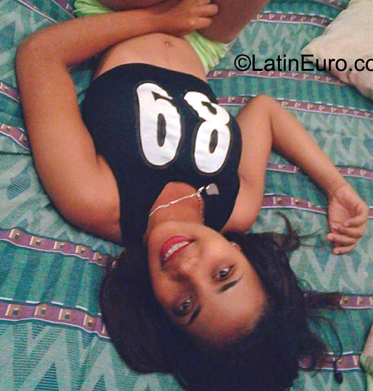 Date this sensual Dominican Republic girl Lucia from Santo Domingo DO23181