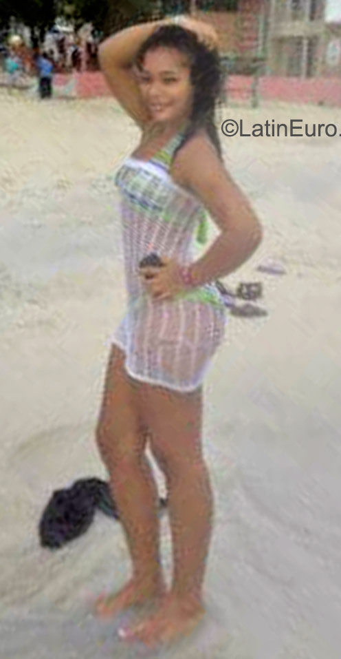 Date this foxy Dominican Republic girl Carolina from Santo Domingo DO23301