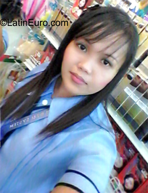 Date this sultry Philippines girl Ailyn from Manila PH819