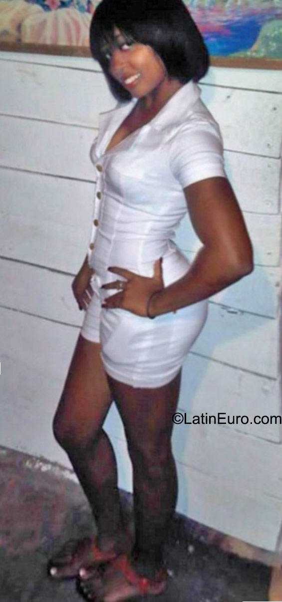 Date this fun Dominican Republic girl Elvira from Santo Domingo DO23387