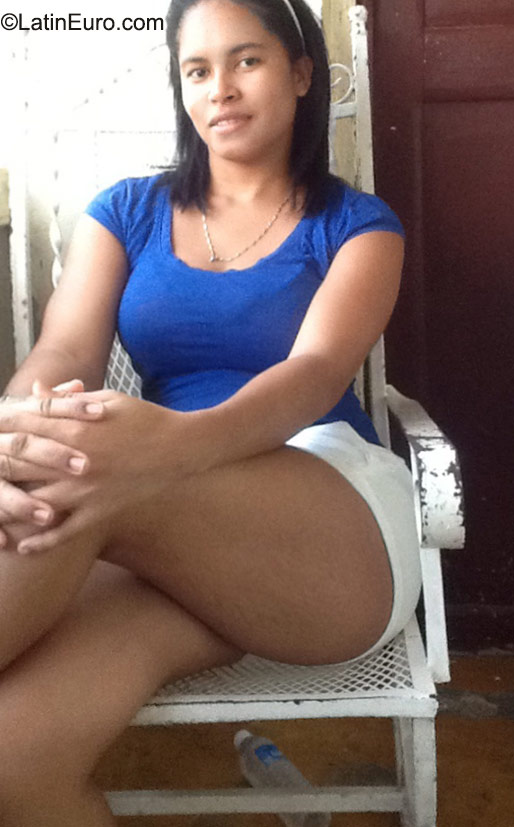 Date this pretty Dominican Republic girl Carolina from Santo Domingo DO23396