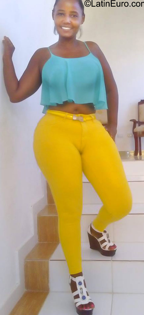 Date this foxy Dominican Republic girl Lidia from Puerto Plata DO23467