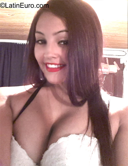 Date this foxy Colombia girl Camila from Manizales CO18130