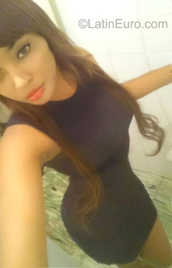 Date this tall Dominican Republic girl Maria from Santo Domingo DO23541