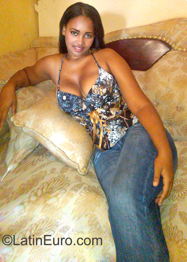 Date this pretty Dominican Republic girl Adriana from Santo Domingo DO23542