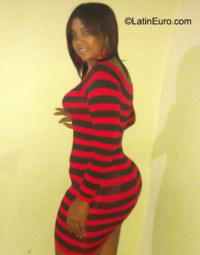 Date this athletic Dominican Republic girl Lourdes from Santiago DO23556