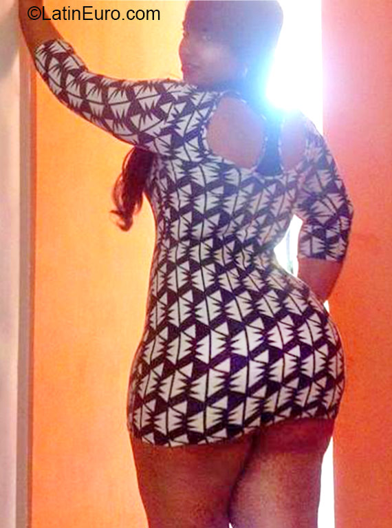 Date this tall Dominican Republic girl Elizabeth from Santiago DO23698
