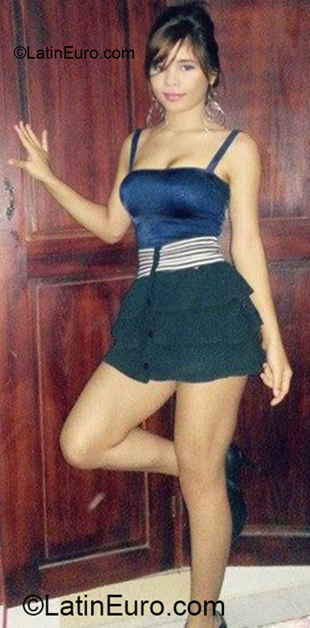 Date this pretty Dominican Republic girl Nathy from Santiago DO23831